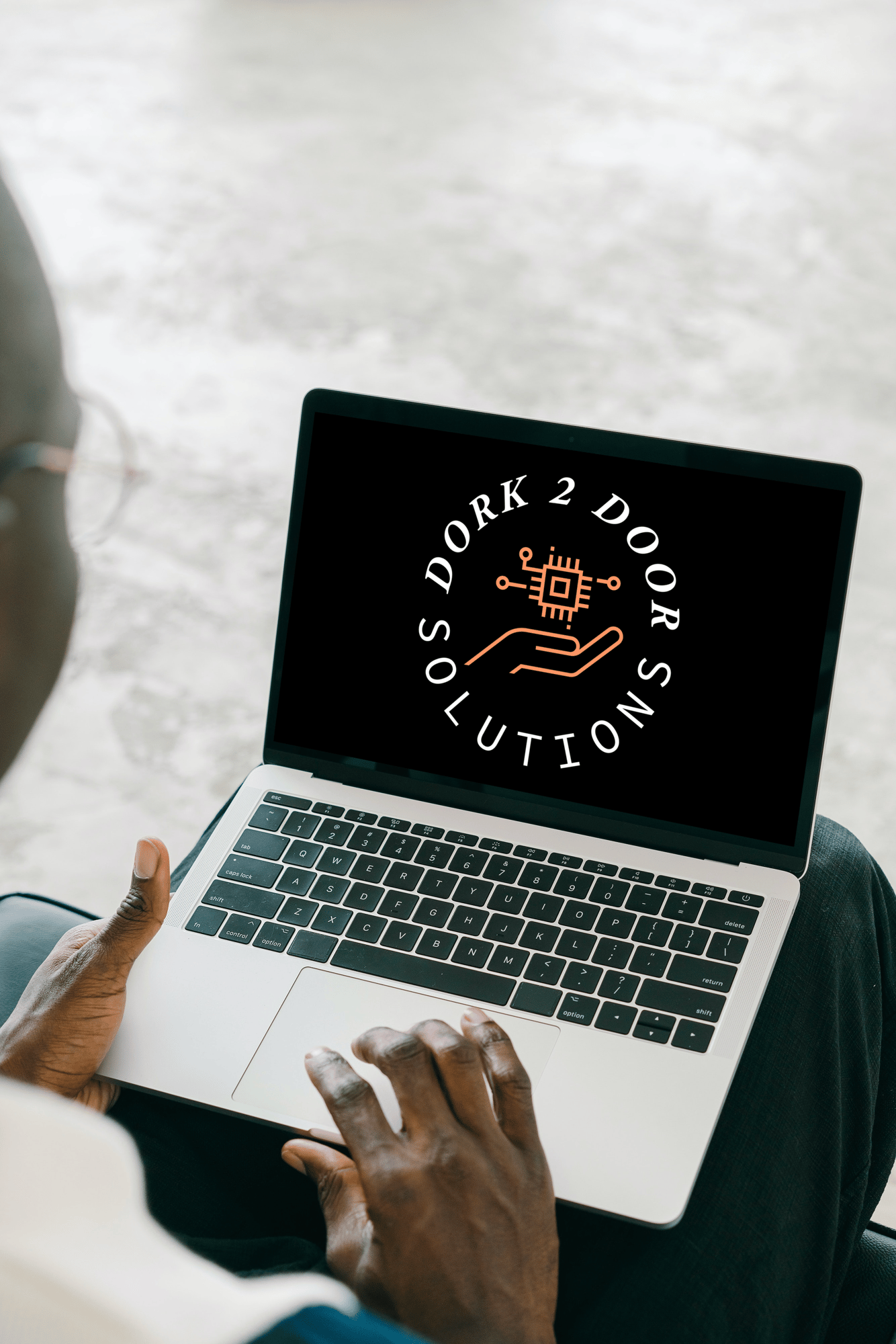 Laptop_Logo_Display